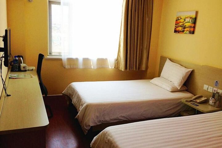 Room 10 of 11