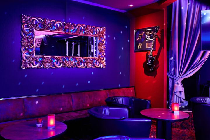 Lounge 81 of 103