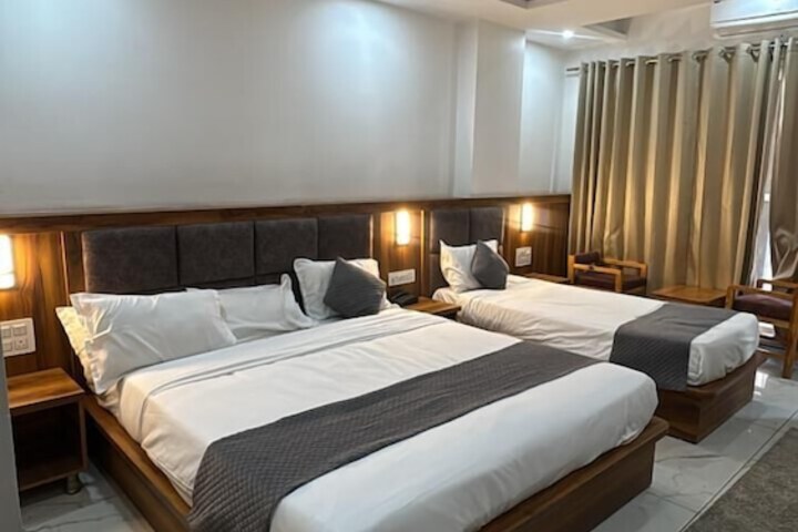 Room 10 of 33