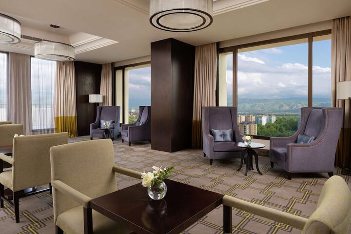 Lounge 52 of 55