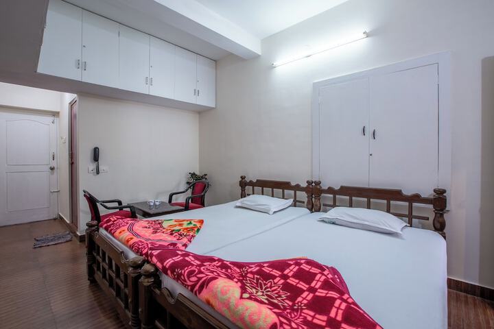 Room 3 of 32
