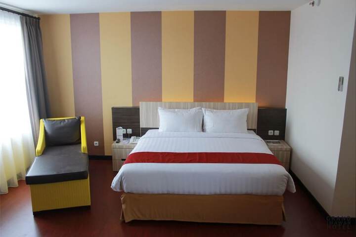 Room 12 of 32
