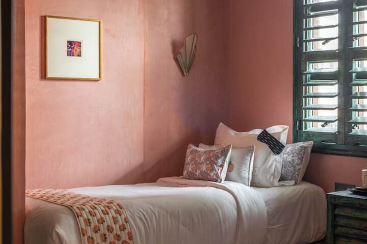 Room 12 of 64