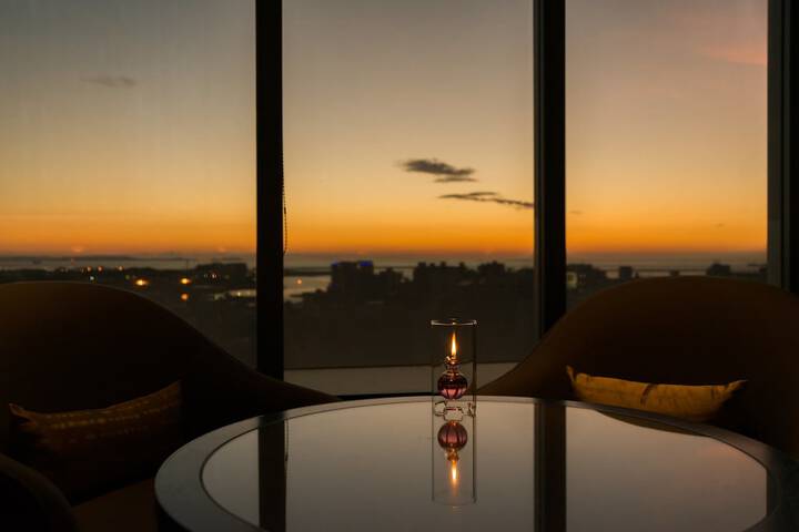 Lounge 108 of 130