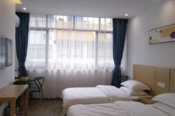 Room 10 of 11