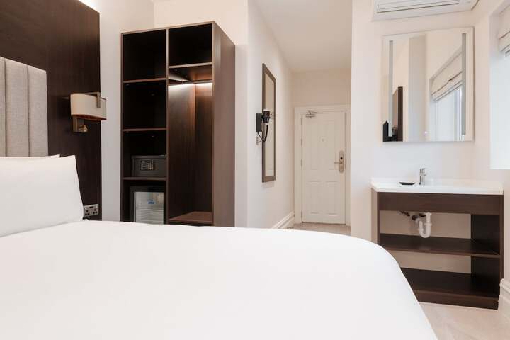 Room 31 of 68