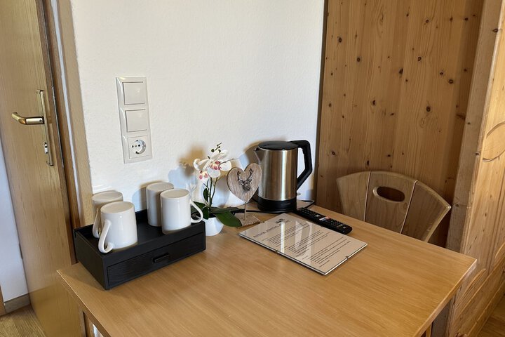Room 8 of 85
