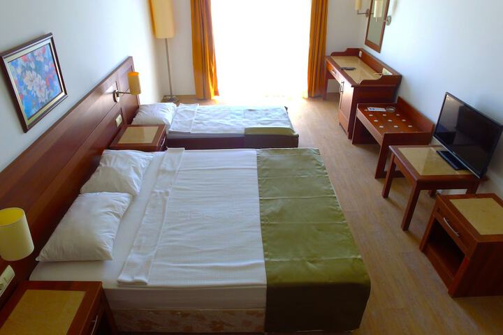 Room 7 of 42