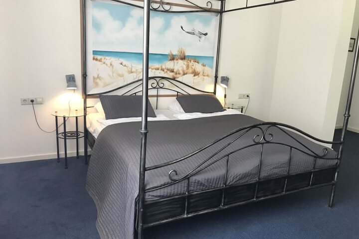 Room 10 of 50