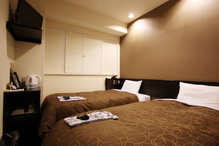 Room 5 of 19