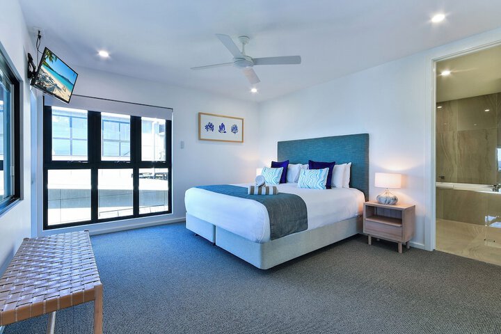 Room 105 of 342