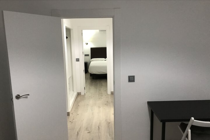 Room 10 of 34