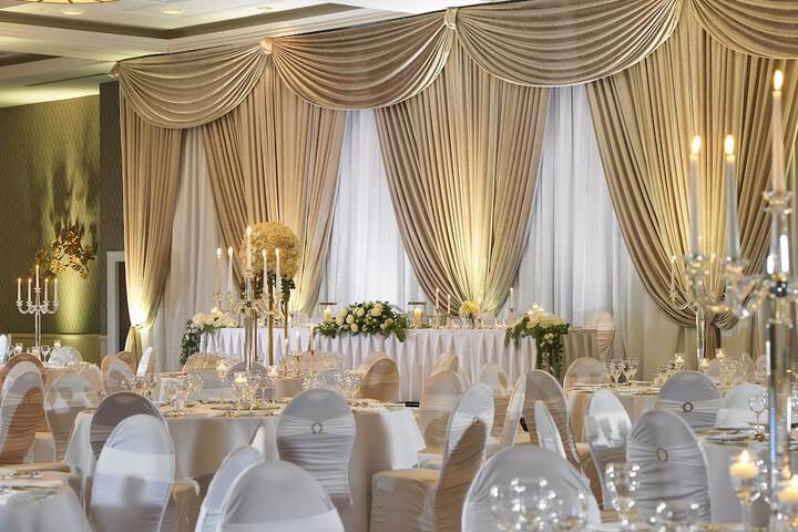 Ballroom/Hall 14 of 18