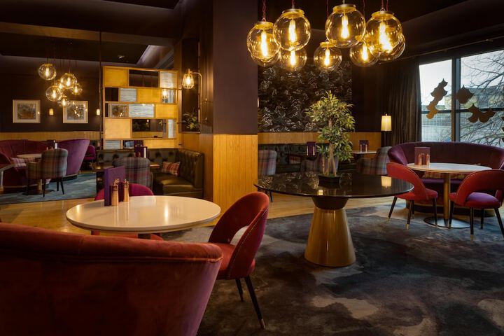 Lounge 153 of 158