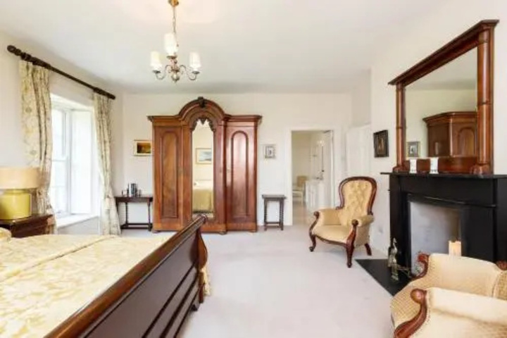 Room 2 of 2