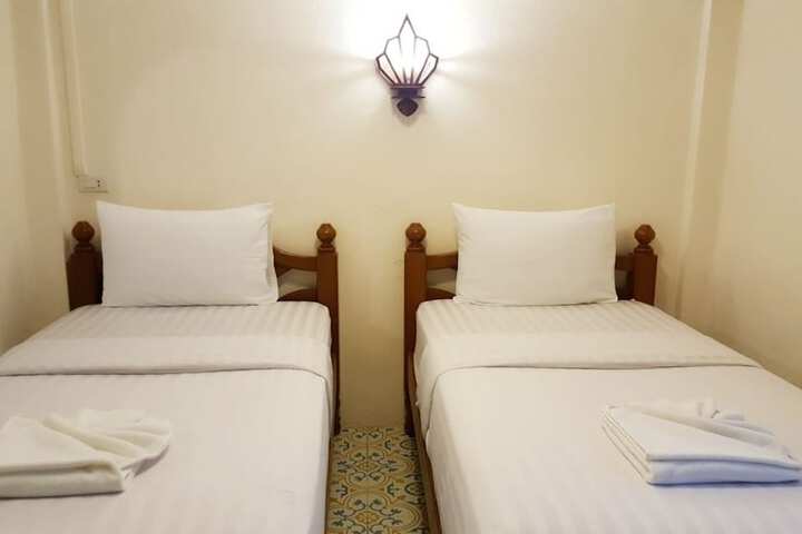 Room 13 of 35