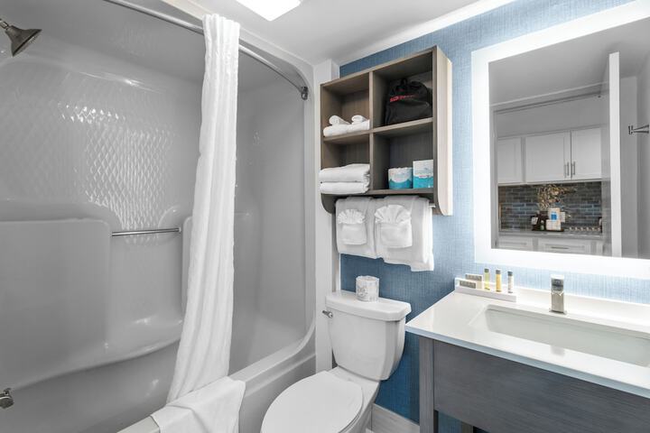 Room 334 of 373