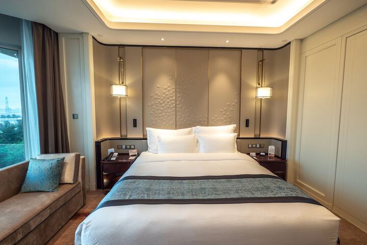 Room 13 of 138