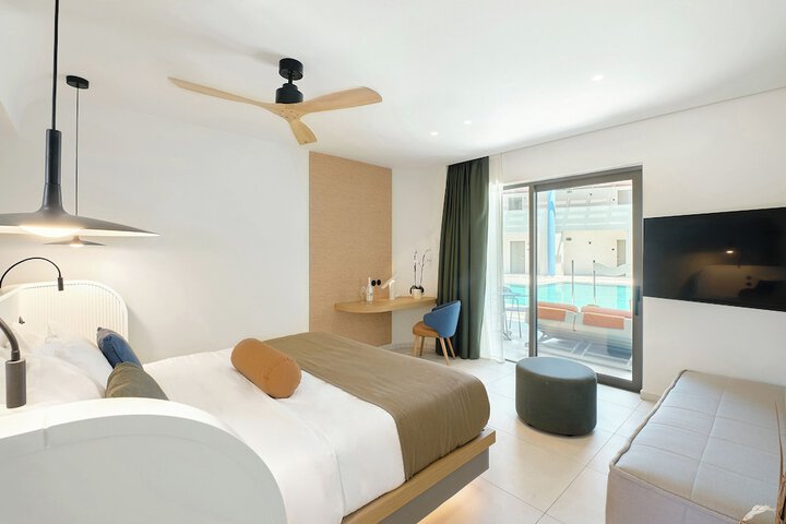 Room 43 of 182