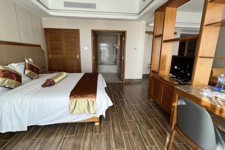 Room 8 of 37
