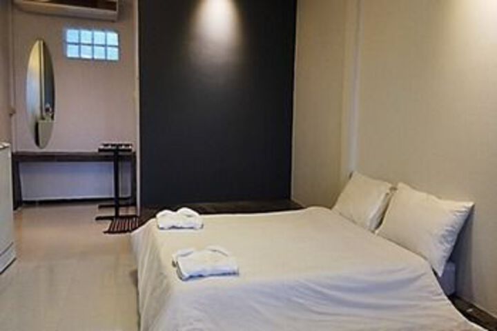 Room 16 of 29