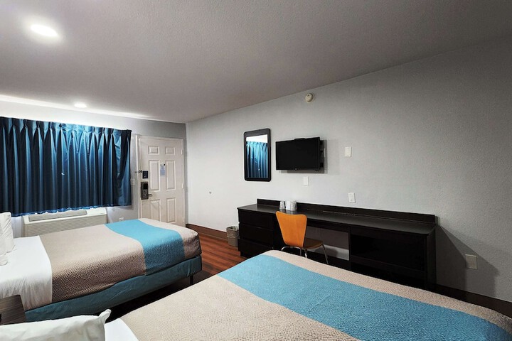 Room 6 of 36