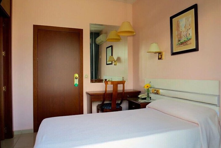 Room 8 of 42
