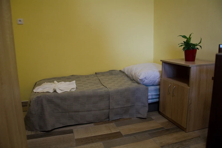 Room 5 of 10