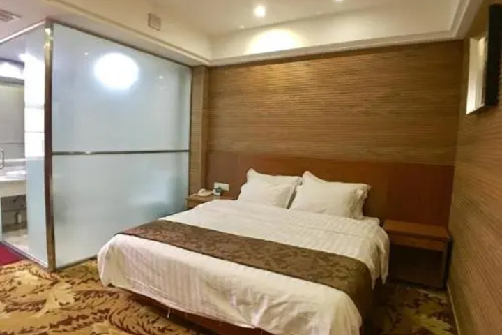 Room 6 of 9