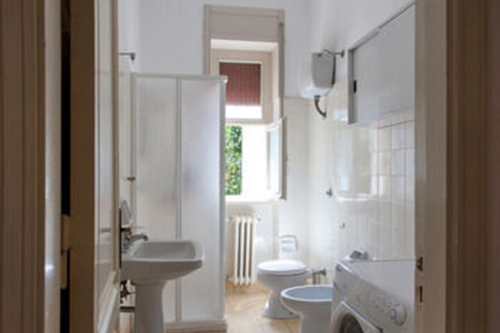 Room 2 of 35