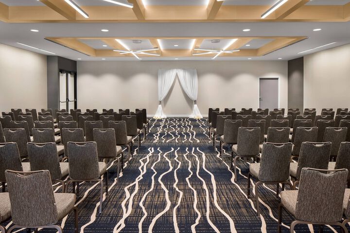 Ballroom/Hall 117 of 177