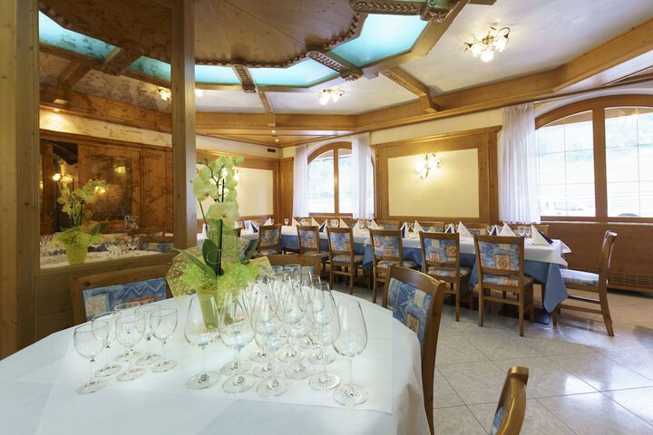 Dining 17 of 26