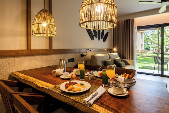 Dining Photos