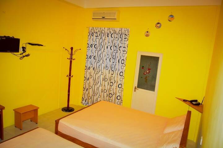 Room 4 of 17