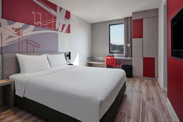 Room 6 of 65