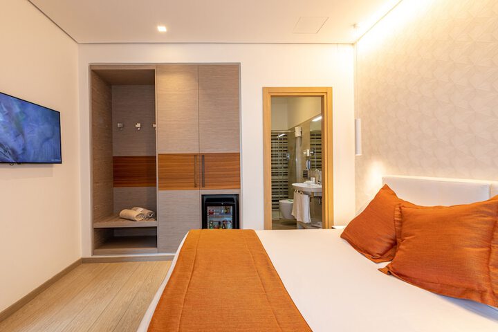 Room 32 of 136