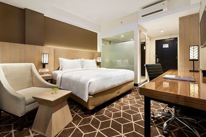 Room 3 of 43