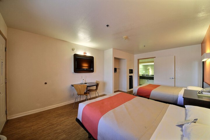 Room 12 of 34