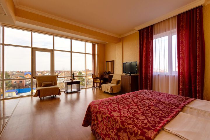 Room 12 of 30