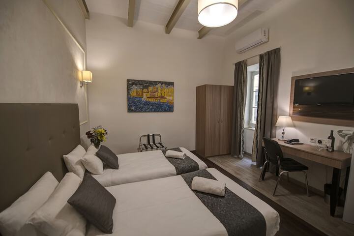Room 16 of 41