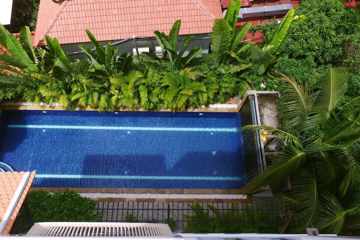 Pool 32 of 41