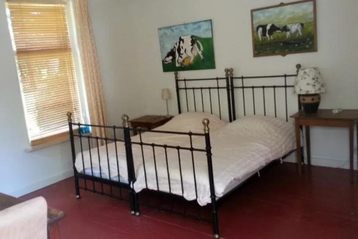Room 3 of 9