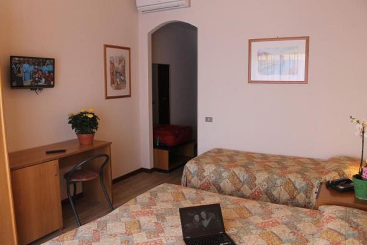 Room 14 of 36