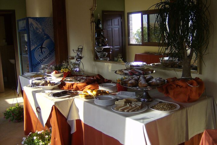 Breakfast/Coffee Service 22 of 45