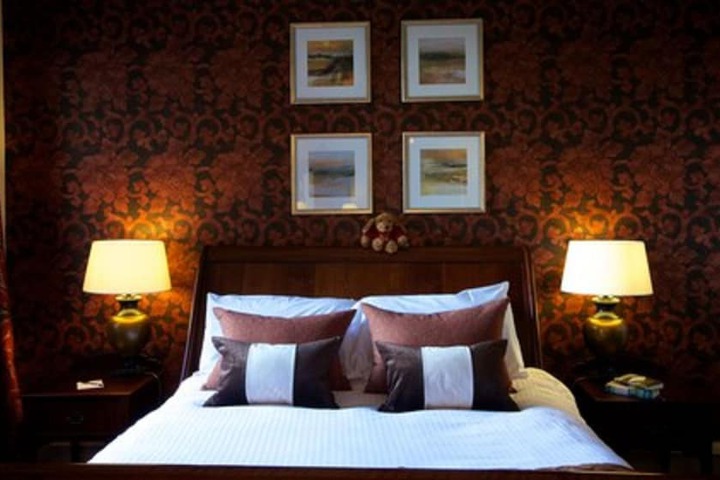Room 8 of 40