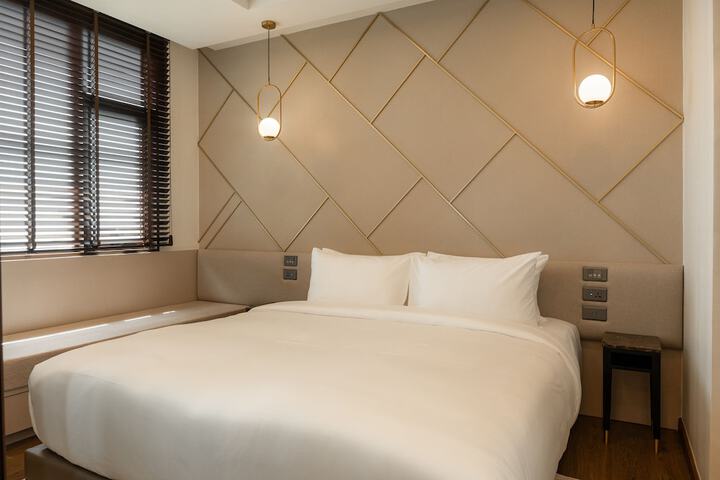 Room 8 of 151