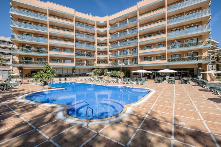 Hotel with Pool