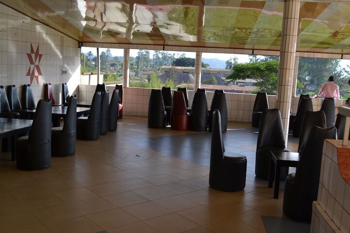 Lounge 16 of 20