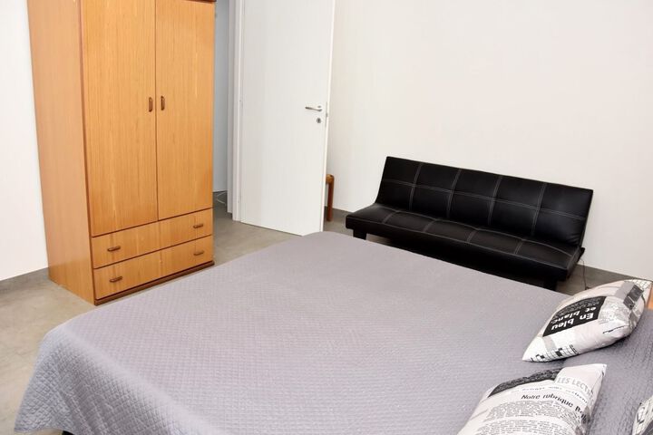 Room 33 of 50