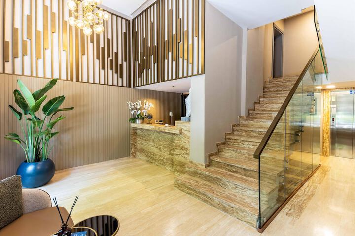 Entrance & Lobby